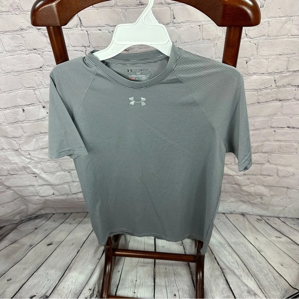 under armour heat gear loose fit mens small shirt